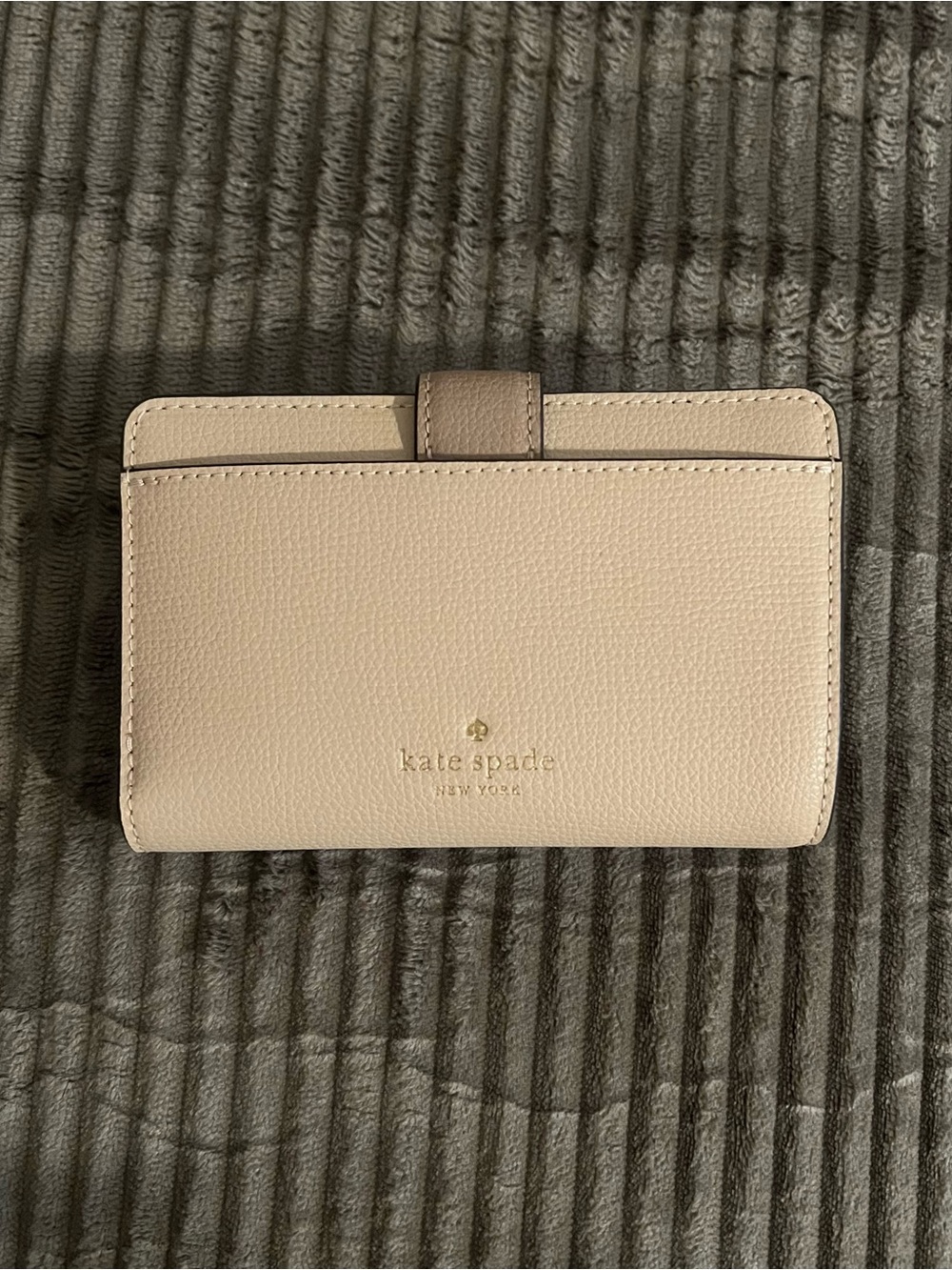 kate spade cream pebble leather card holder with tab